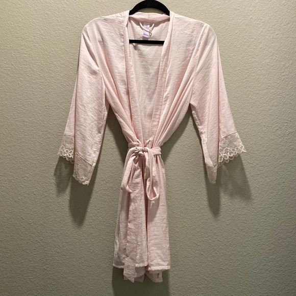Secret Treasures | Intimates & Sleepwear | Pink Robe | Poshmark